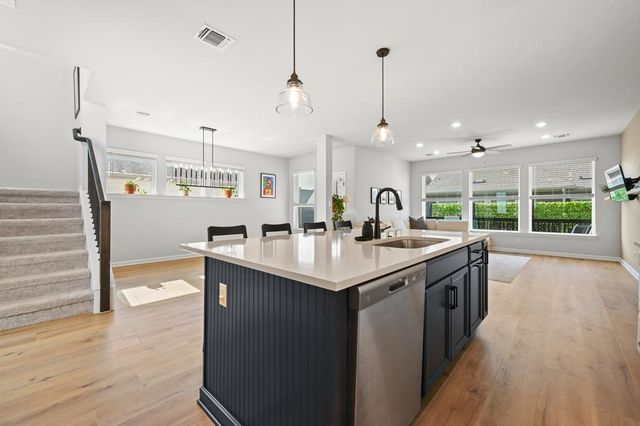 166 Twistleaf DR, Buda, TX 78610