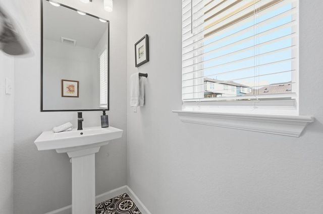 166 Twistleaf DR, Buda, TX 78610