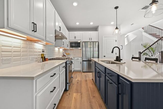 166 Twistleaf DR, Buda, TX 78610