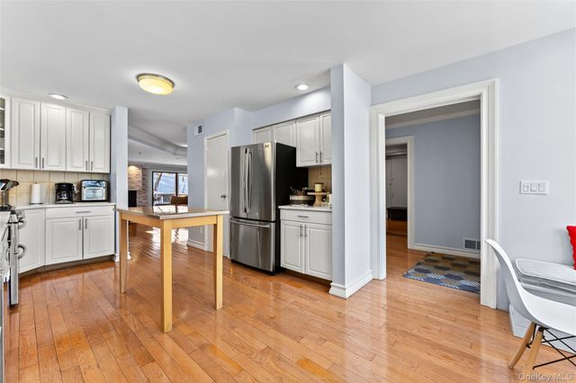 4 John Bean Court, Port Washington, NY 11050