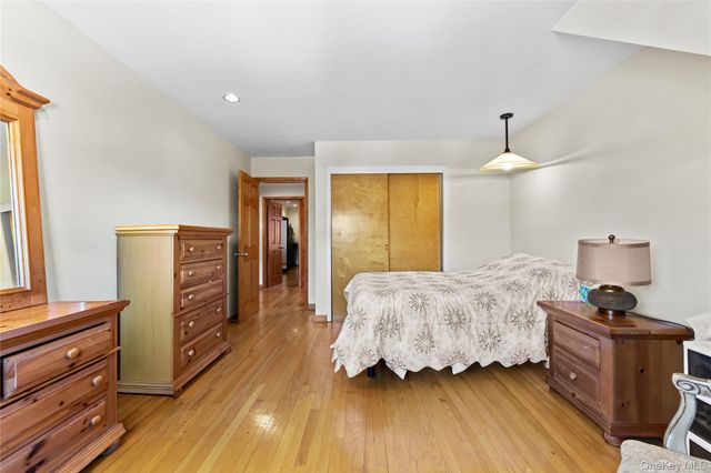 4 John Bean Court, Port Washington, NY 11050