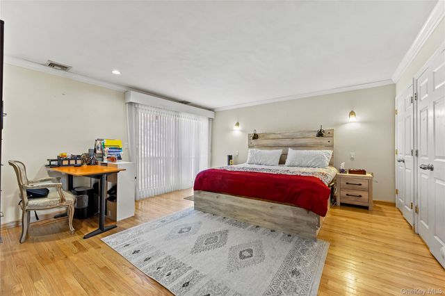 4 John Bean Court, Port Washington, NY 11050