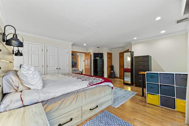 4 John Bean Court, Port Washington, NY 11050