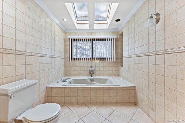 4 John Bean Court, Port Washington, NY 11050