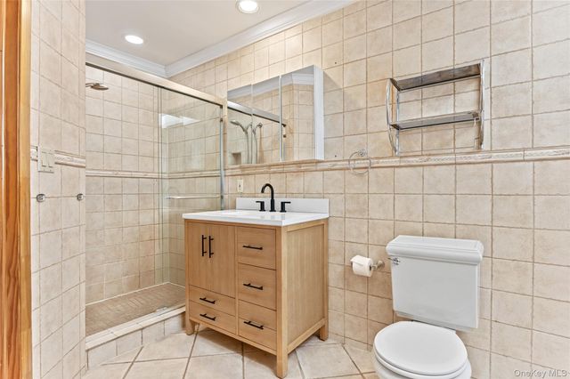 4 John Bean Court, Port Washington, NY 11050