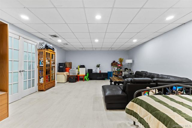 4 John Bean Court, Port Washington, NY 11050