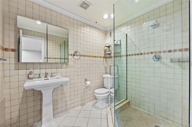 4 John Bean Court, Port Washington, NY 11050