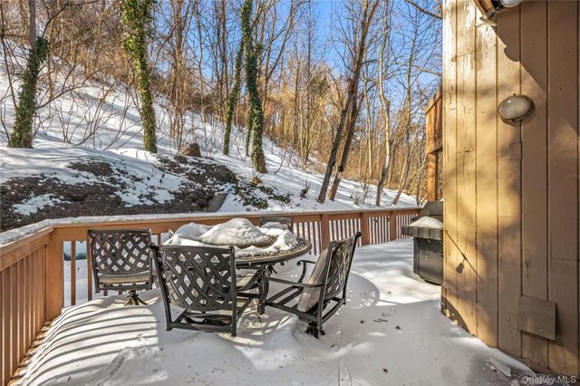 4 John Bean Court, Port Washington, NY 11050