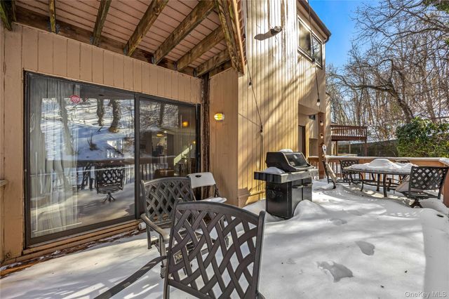 4 John Bean Court, Port Washington, NY 11050