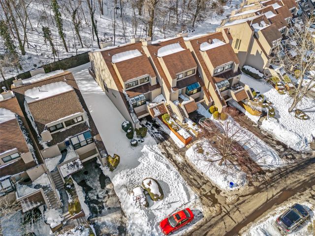 4 John Bean Court, Port Washington, NY 11050