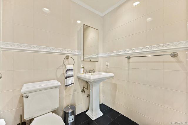 4 John Bean Court, Port Washington, NY 11050