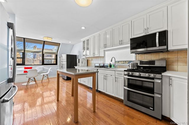 4 John Bean Court, Port Washington, NY 11050