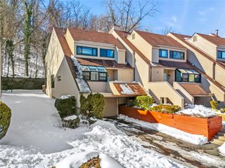4 John Bean Court, Port Washington, NY 11050