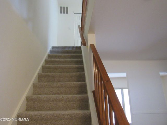 32 Lafayette Court, North Brunswick, NJ 08902