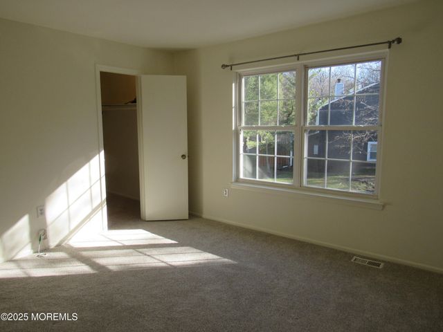 32 Lafayette Court, North Brunswick, NJ 08902