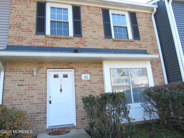 32 Lafayette Court, North Brunswick, NJ 08902