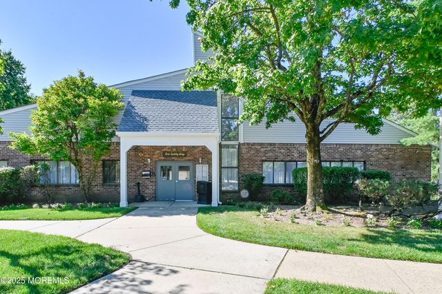 32 Lafayette Court, North Brunswick, NJ 08902