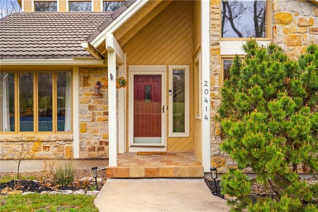 20414 Crickett Lane, Lenexa, KS 66220