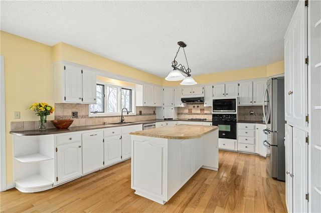 20414 Crickett Lane, Lenexa, KS 66220
