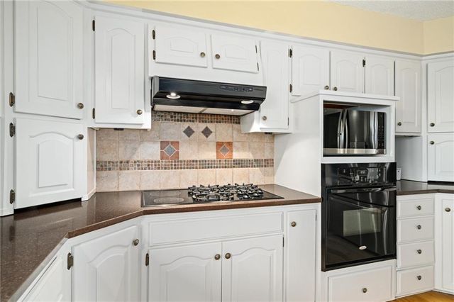 20414 Crickett Lane, Lenexa, KS 66220