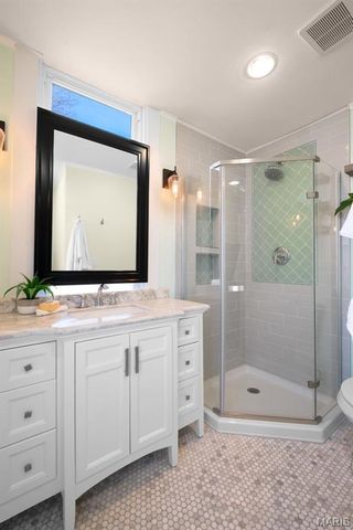 8925 Argyle Avenue, Overland, MO 63114