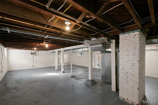 8925 Argyle Avenue, Overland, MO 63114