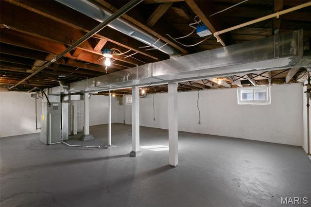 8925 Argyle Avenue, Overland, MO 63114