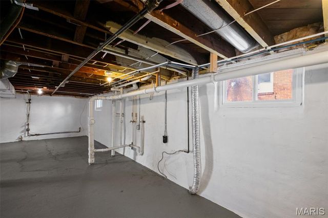 8925 Argyle Avenue, Overland, MO 63114