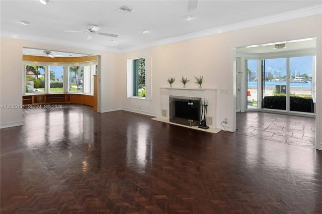 803 N Southlake Drive, Hollywood, FL 33019