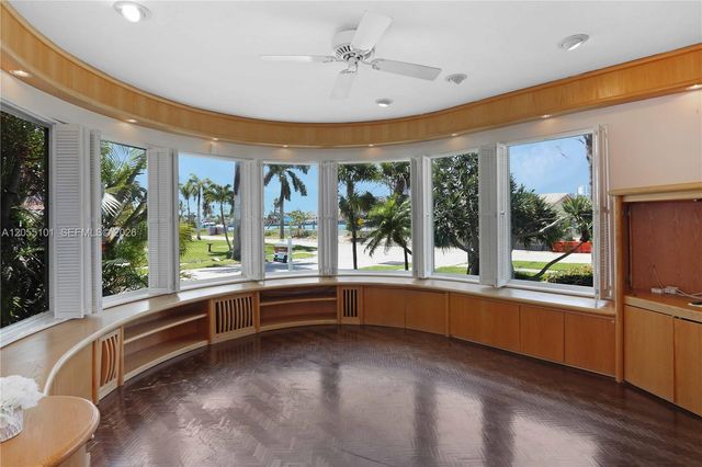 803 N Southlake Drive, Hollywood, FL 33019