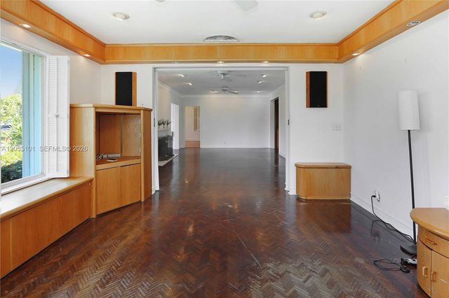 803 N Southlake Drive, Hollywood, FL 33019