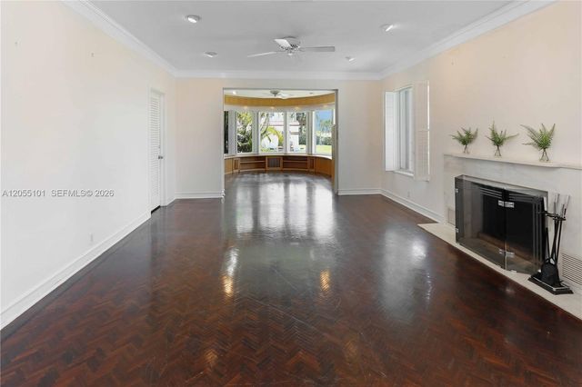 803 N Southlake Drive, Hollywood, FL 33019