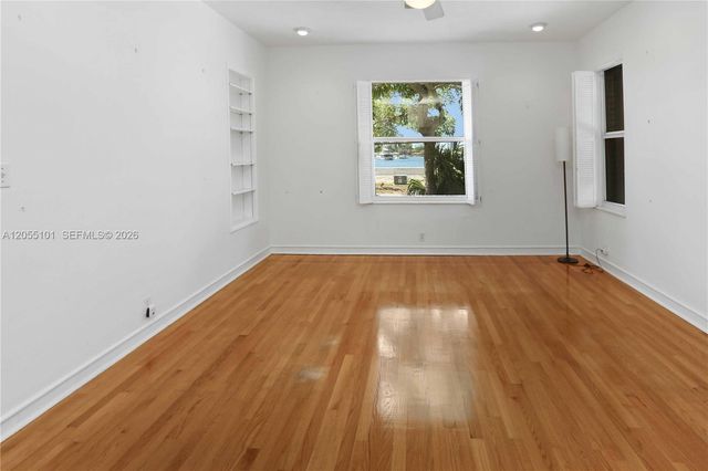 803 N Southlake Drive, Hollywood, FL 33019