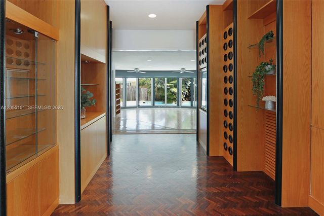803 N Southlake Drive, Hollywood, FL 33019