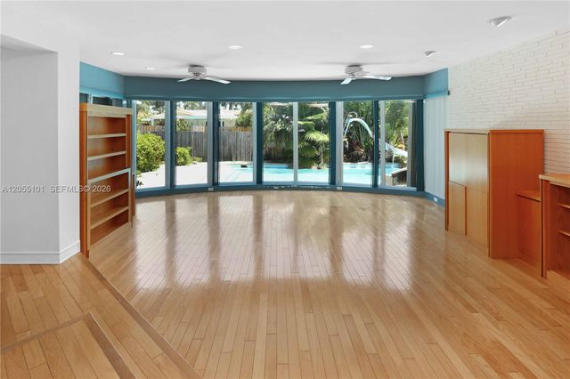 803 N Southlake Drive, Hollywood, FL 33019