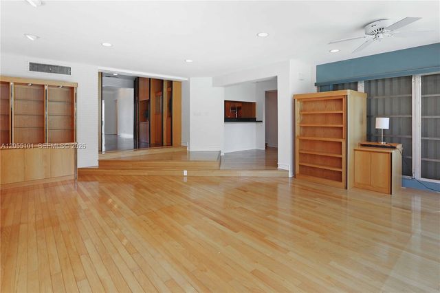 803 N Southlake Drive, Hollywood, FL 33019