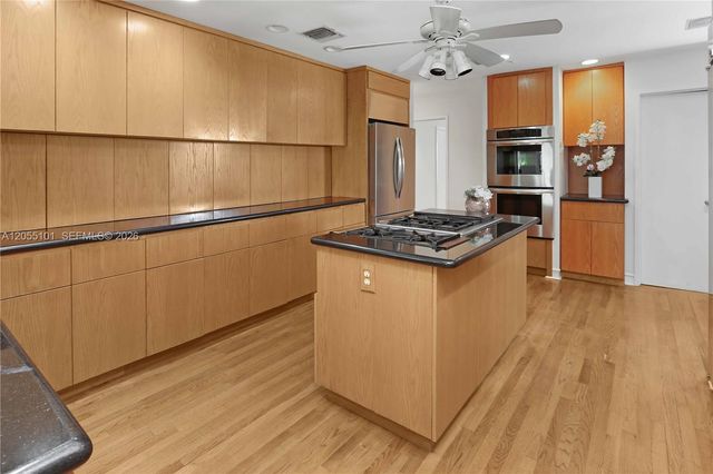 803 N Southlake Drive, Hollywood, FL 33019