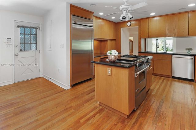 803 N Southlake Drive, Hollywood, FL 33019