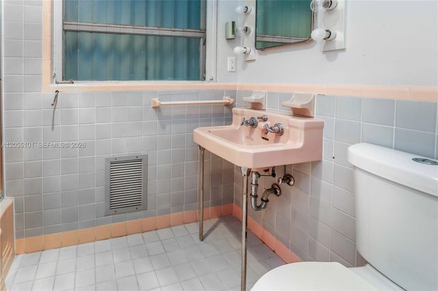 803 N Southlake Drive, Hollywood, FL 33019