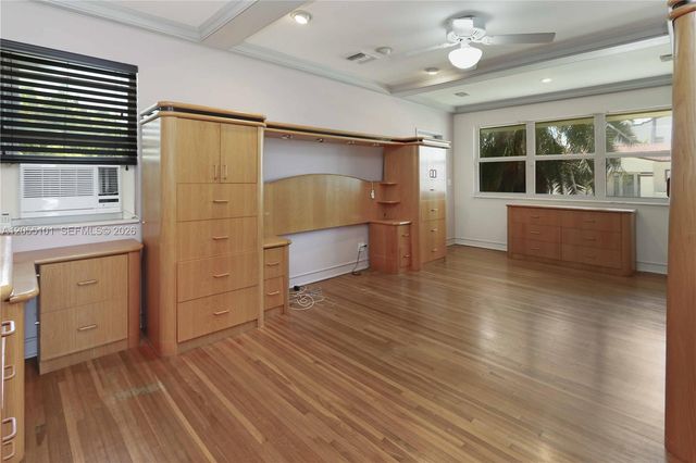 803 N Southlake Drive, Hollywood, FL 33019
