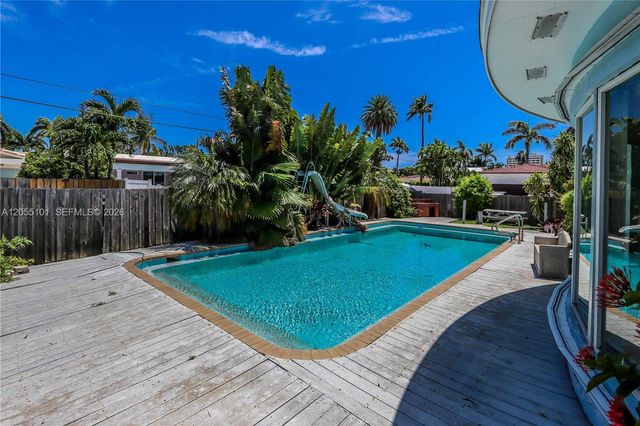 803 N Southlake Drive, Hollywood, FL 33019