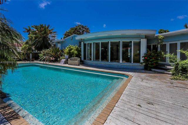 803 N Southlake Drive, Hollywood, FL 33019