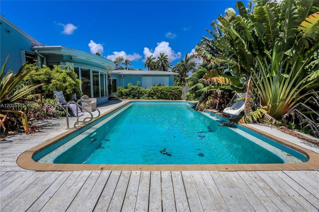 803 N Southlake Drive, Hollywood, FL 33019