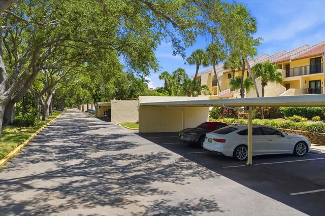7530 SUNSHINE SKYWAY LANE S T30, St Petersburg, FL 33711