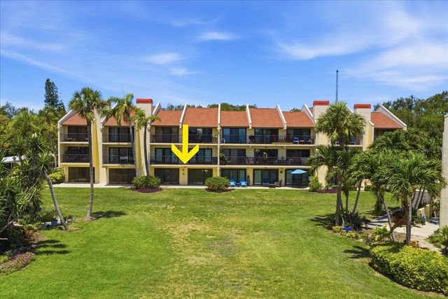 7530 SUNSHINE SKYWAY LANE S T30, St Petersburg, FL 33711