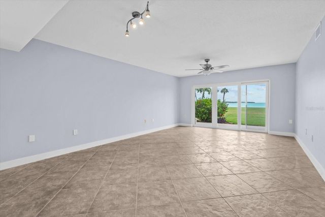 7530 SUNSHINE SKYWAY LANE S T30, St Petersburg, FL 33711