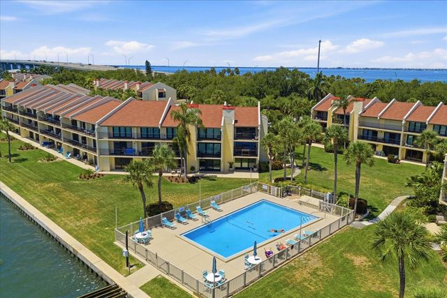 7530 SUNSHINE SKYWAY LANE S T30, St Petersburg, FL 33711
