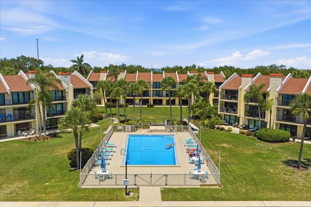 7530 SUNSHINE SKYWAY LANE S T30, St Petersburg, FL 33711