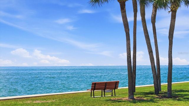 7530 SUNSHINE SKYWAY LANE S T30, St Petersburg, FL 33711