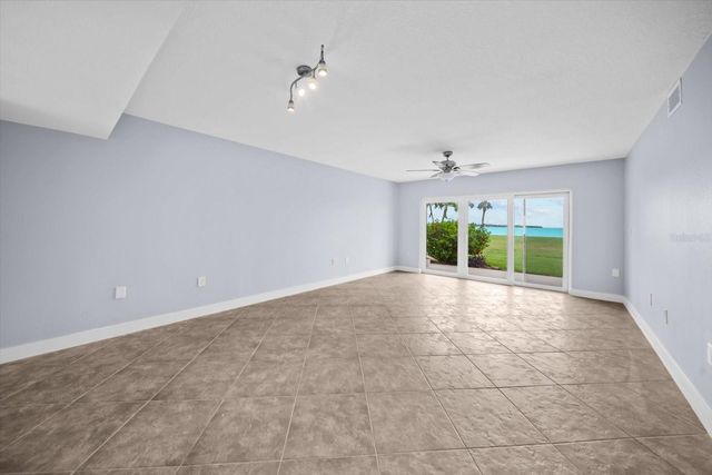 7530 SUNSHINE SKYWAY LANE S T30, St Petersburg, FL 33711